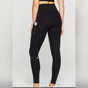 Fabletics - Black Leggings with Side Pockets | High-Rise Athletic Tights